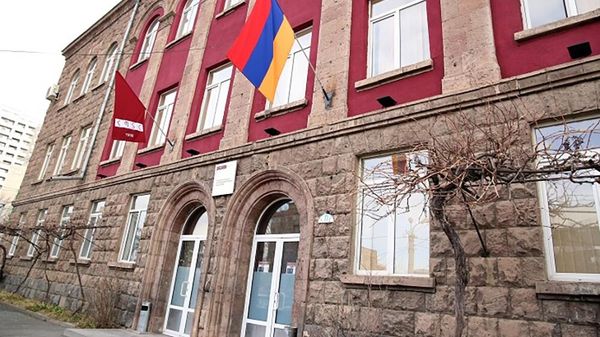 Здание Государственного экономического университета в Ереване - Sputnik Արմենիա