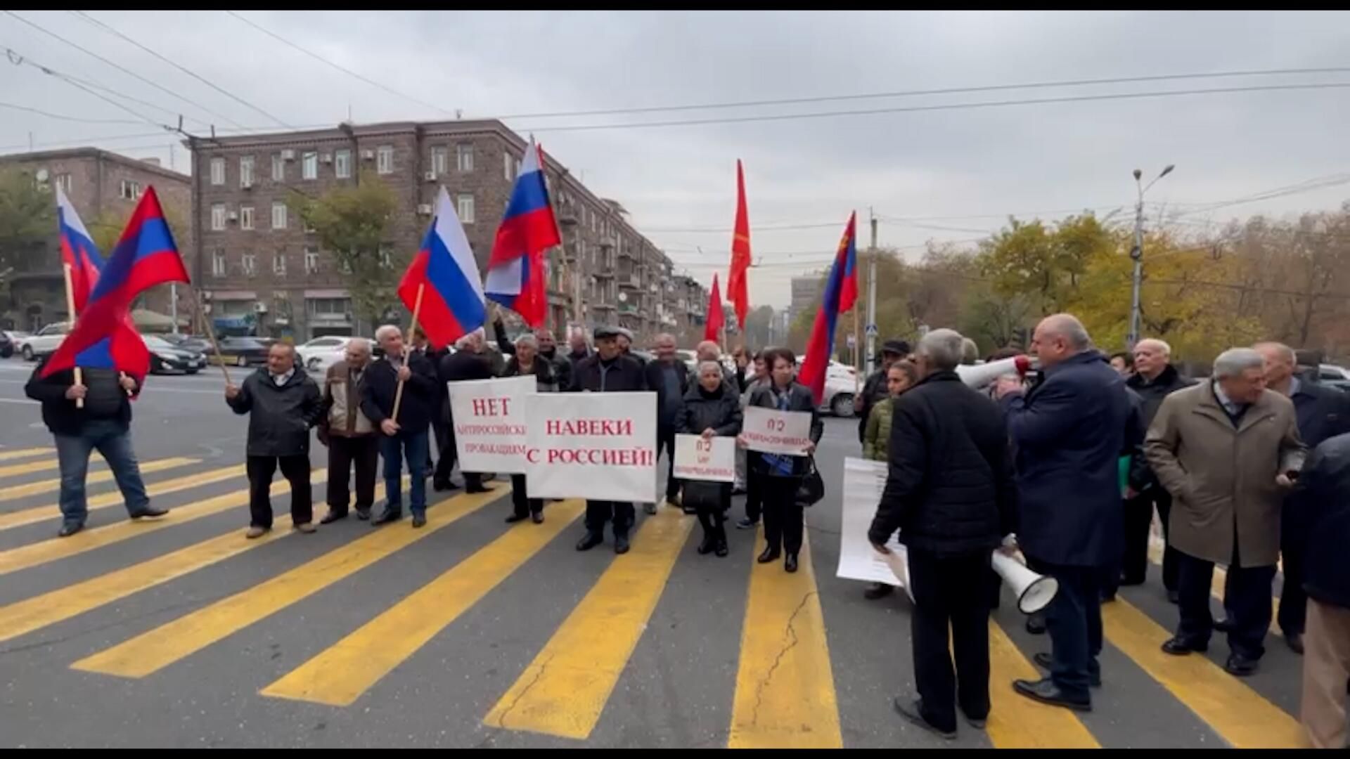 Акция в поддержку армяно-российских отношений прошла у посольства РФ в Ереване - Sputnik Армения, 1920, 22.11.2022