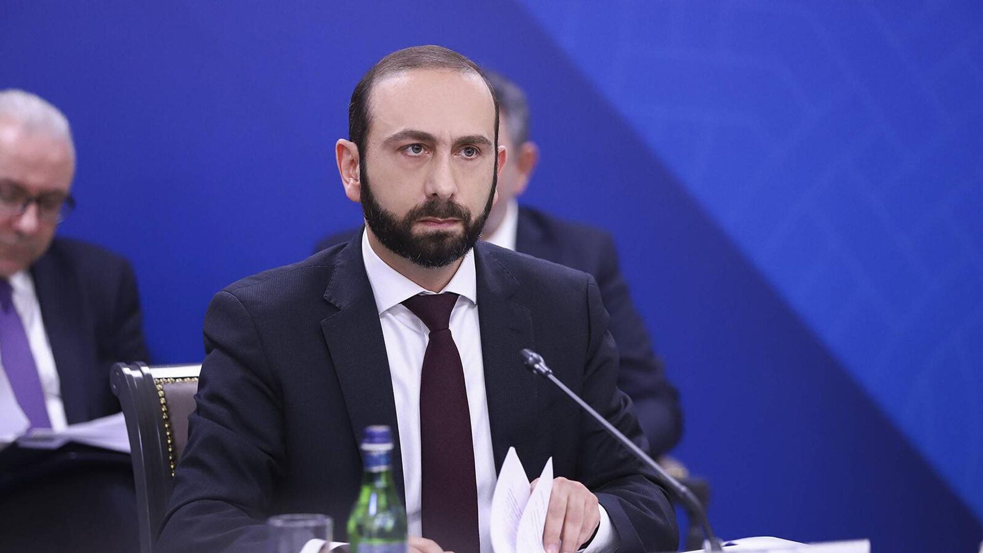Министр иностранных дел Армении Арарат Мирзоян заседании глав МИД стран-членов ОДКБ (22 ноября 2022). Еревaн Министр иностранных дел Армении Арарат Мирзоян заседании глав МИД стран-членов ОДКБ (22 ноября 2022). Еревaн - Sputnik Армения, 1920, 01.12.2022