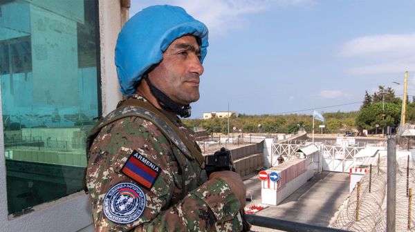 Один из армянских миротворцев в составе временных сил ООН (UNIFIL) в Ливане - Sputnik Армения