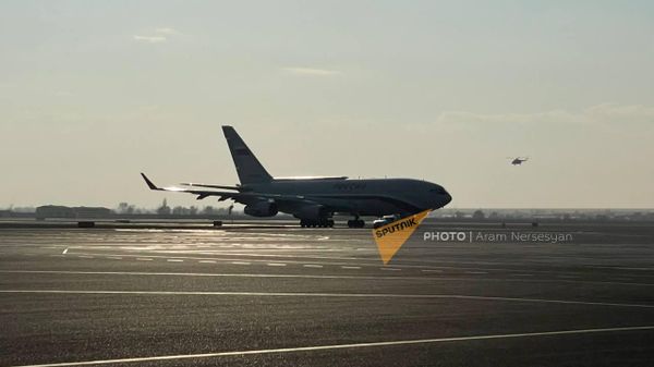 Самолет президента России Владимира Путина в аэропорту Звартноц (23 ноября 2022). Ереван - Sputnik Армения