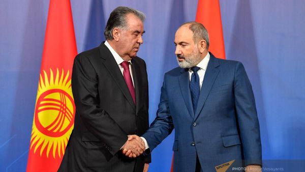 Էմոմալի Ռահմոնն ու Նիկոլ Փաշինյանը - Sputnik Արմենիա