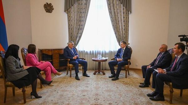 Вице-премьер Мгер Григорян принял министра здравоохранения РФ Михаила Мурашко (26 нояюря 2022). Еревaн - Sputnik Армения