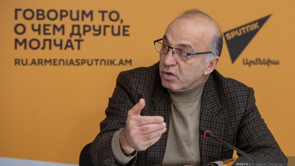 Глава исследовательского центра Альтернатива Татул Манасян на пресс-конференции Бюджет Армении – 2023. Плюсы и минусы (29 ноября 2022). Еревaн - Sputnik Армения