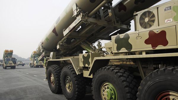 Установка с ракетой Brahmos - Sputnik Армения