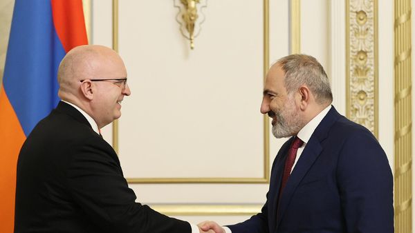 Премьер-министр Никол Пашинян принял сопредседателя Минской группы ОБСЕ от США, старшего советника по кавказским переговорам Филиппа Рикера (1 декабря 2022). Еревaн - Sputnik Армения