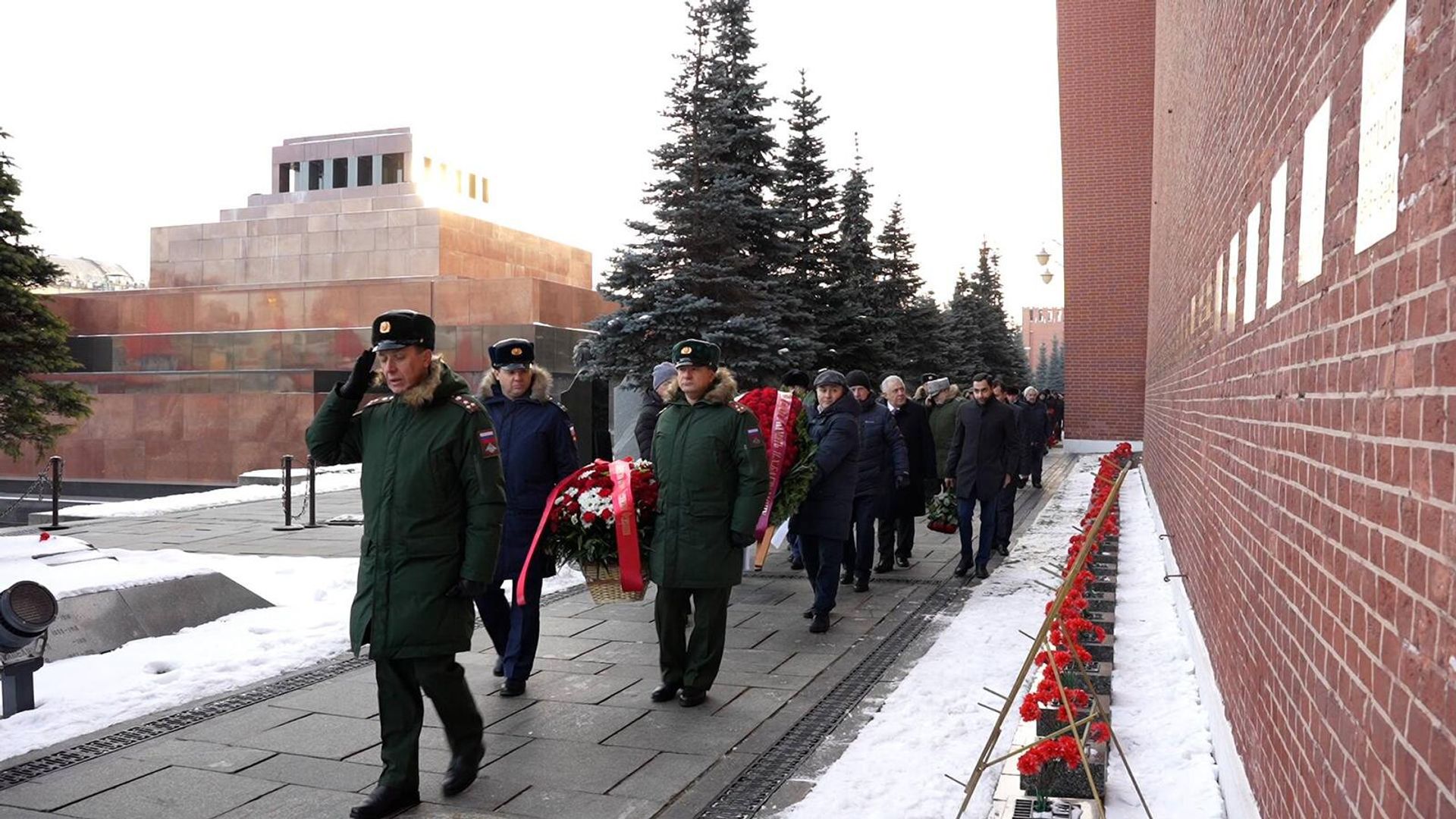 Торжественная церемония возложения цветов и венков к месту захоронения Дважды Героя СССР, маршала Ованеса Баграмяна (2 декабря2022). Москвa - Sputnik Армения, 1920, 02.12.2022