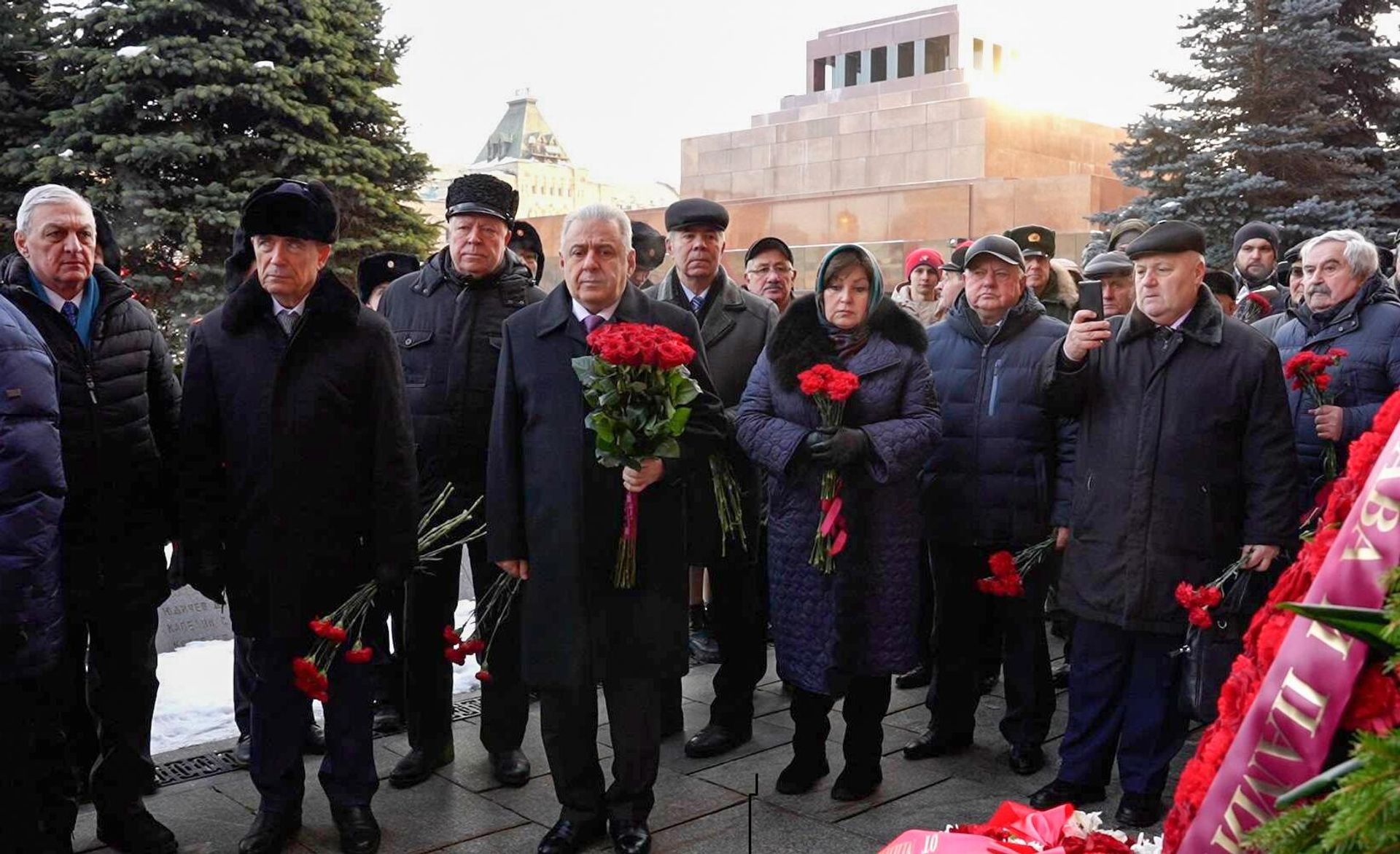 Торжественная церемония возложения цветов и венков к месту захоронения Дважды Героя СССР, маршала Ованеса Баграмяна (2 декабря2022). Москвa - Sputnik Արմենիա, 1920, 02.12.2022