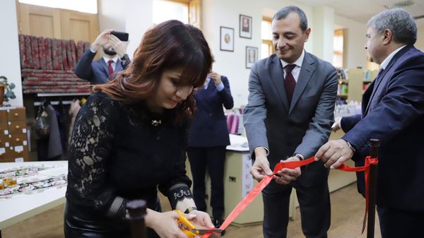 Շիրակի մարզային գրադարանում իտալական գրականության բաժին է բացվել - Sputnik Արմենիա