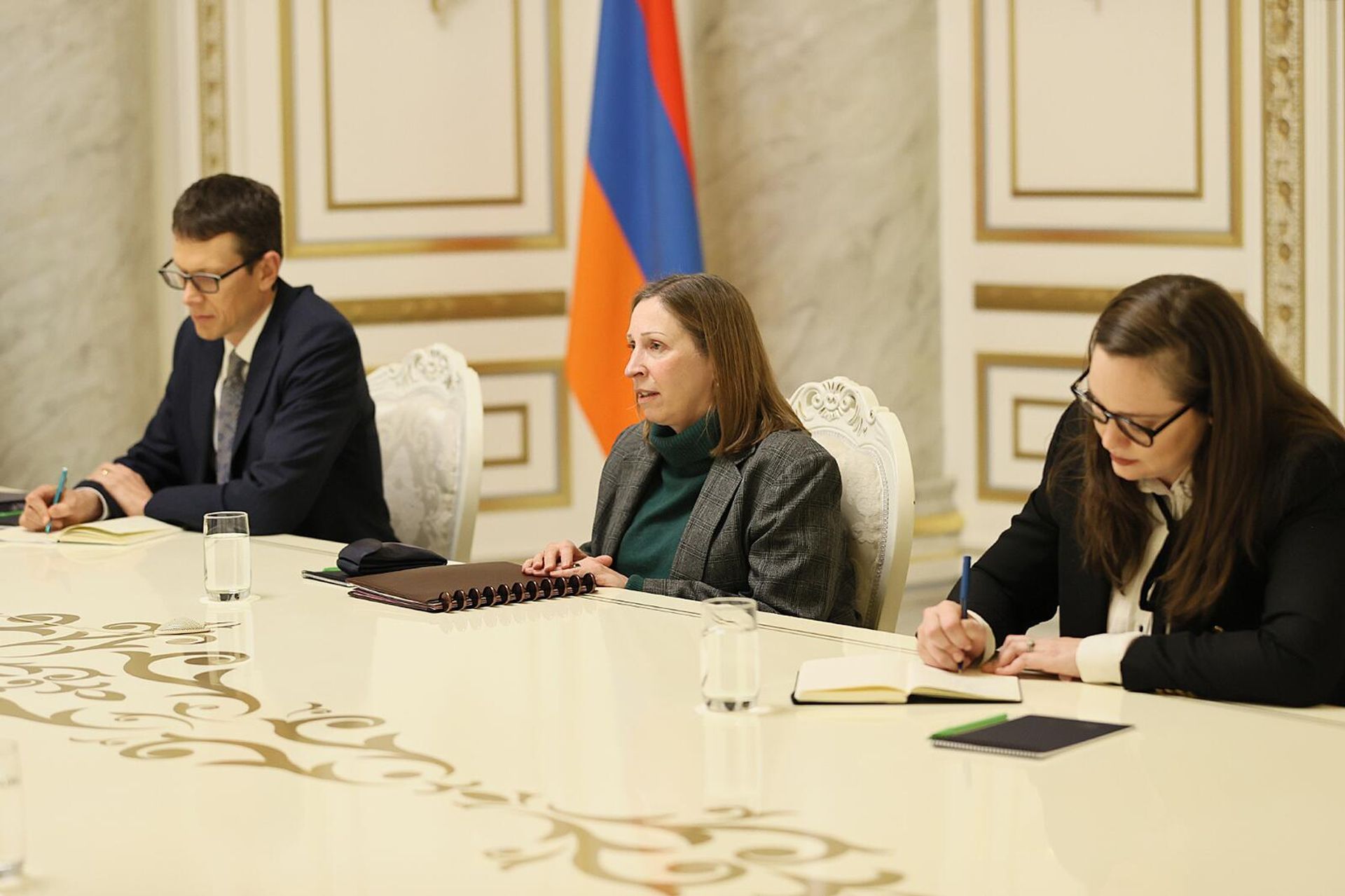 Премьер-министр Никол Пашинян принял посла США Линн Трейси, завершающую свою дипмиссию в Армении (7 декабря 2022). Еревaн - Sputnik Армения, 1920, 07.12.2022