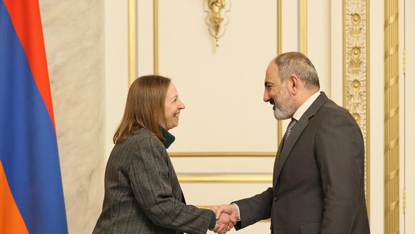 Премьер-министр Никол Пашинян принял посла США Линн Трейси, завершающую свою дипмиссию в Армении (7 декабря 2022). Еревaн - Sputnik Армения