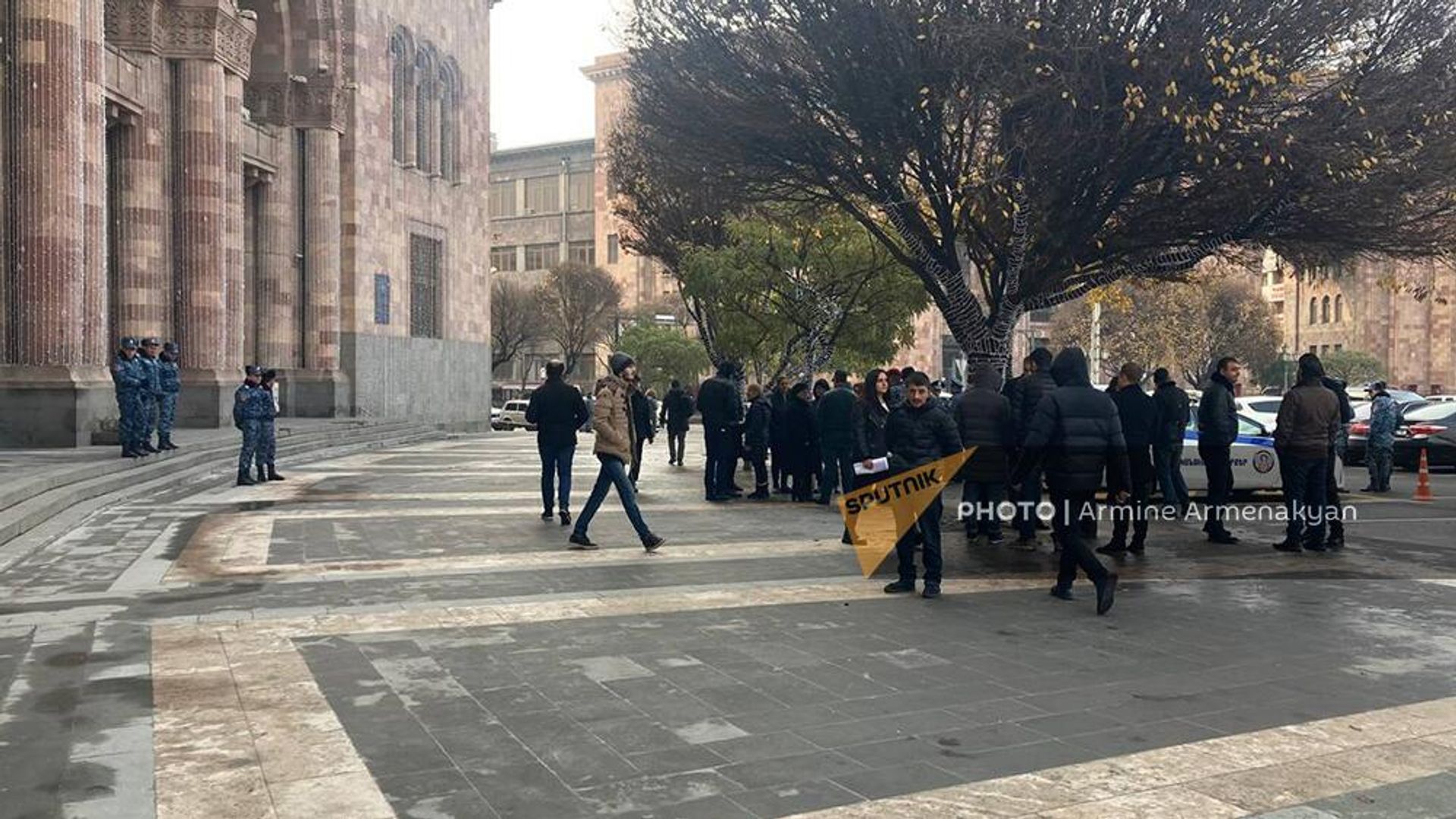 Акция протеста обманутых застройщиком жителей новостройки перед Домом правительства (8 декабря 2022). Еревaн - Sputnik Արմենիա, 1920, 08.12.2022
