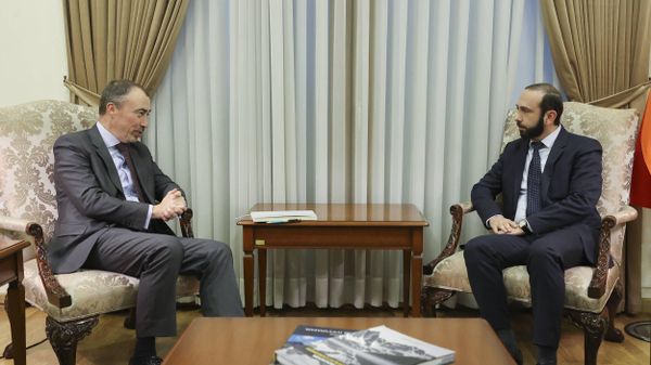 Министр иностранных дел Арарат Мирзоян принял специального представителя ЕС по Южному Кавказу и кризису в Грузии Тойво Клаара (8 декабря 2022). Еревaн - Sputnik Армения