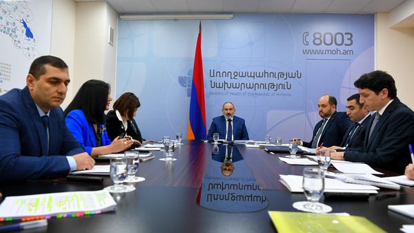 Премьер-министр Никол Пашинян посетил министерство здравоохранения (12 декабря 2022). Еревaн - Sputnik Армения