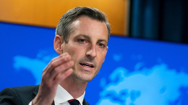 Представитель Госдепартамента США Нед Прайс выступает во время пресс-конференции (10 марта 2022). Вашингтон - Sputnik Армения