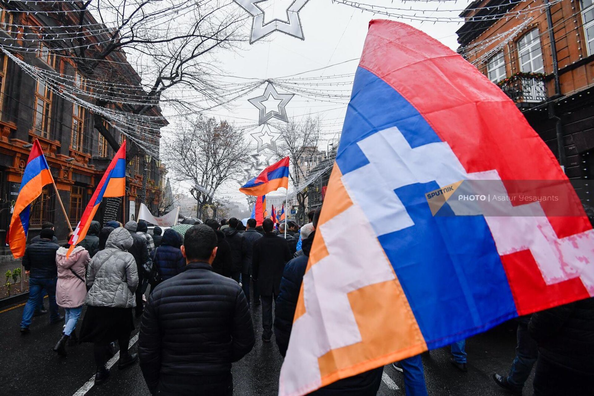 Шествие активистов в поддержку разблокировки Арцаха к зданию ООН (13 декабря 2022). Еревaн - Sputnik Արմենիա, 1920, 13.12.2022