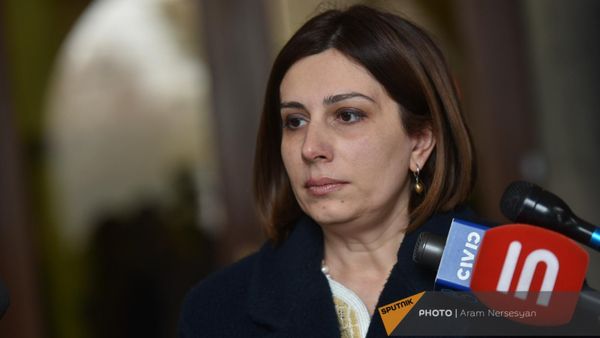 Министр здравоохранения Анаит Аванесян отвечает на вопросы журналистов после заседания правительства (15 декабря 2022). Еревaн - Sputnik Армения