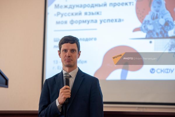 ՀՀ-ում ՌԴ դեսպանատան մշակույթի հարցերով կցորդ Դենիս Նազարովը - Sputnik Արմենիա