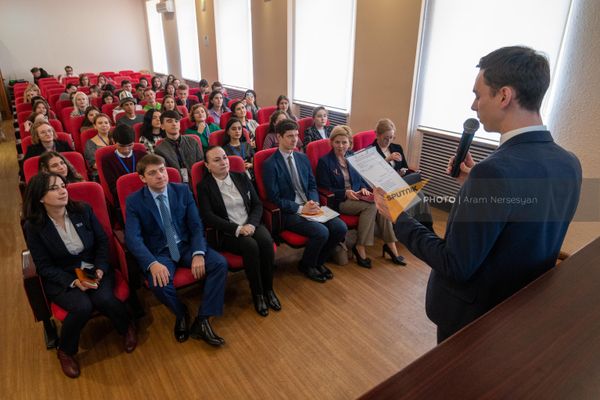 Երիտասարդ առաջնորդների դպրոցի մասնակիցները - Sputnik Արմենիա