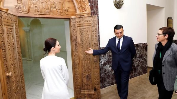 Ֆրանսիայի դեսպան Անն Լույոն այցելել է Զինվորի տուն - Sputnik Արմենիա
