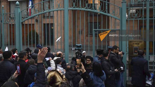 Ակցիա Ֆրանսիայի դեսպանատան մոտ - Sputnik Արմենիա