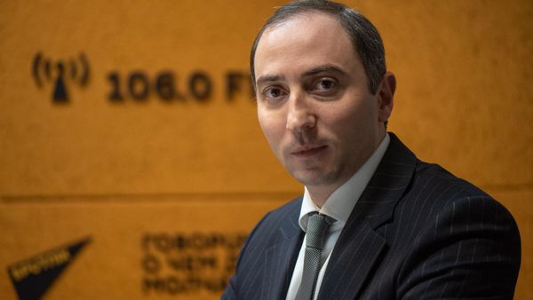 Министр высокотехнологической промышленности Роберт Хачатрян в гостях радио Sputnik - Sputnik Армения