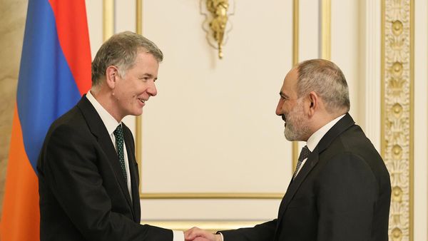 Премьер-министр Никол Пашинян принял главу Секретной разведывательной службы Великобритании Ричарда Мура (16 декабря 2022). Еревaн - Sputnik Армения