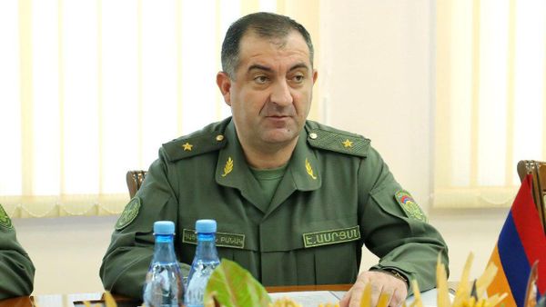 Начальник Генштаба ВС РА, первый заместитель министра обороны, генерал-майор Эдвард Асрян принял Чрезвычайного и полномочного посла Китая Фан Юна и военного атташе Посольства, старшего полковника Ан Цяна (19 декабря 2022). Еревaн - Sputnik Армения
