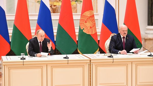 Президенты РФ и Белоруссии Владимир Путин и Александр Лукашенко во время совместного заявления по итогам российско-белорусских переговоров (19 декабря 2022). Минск - Sputnik Армения