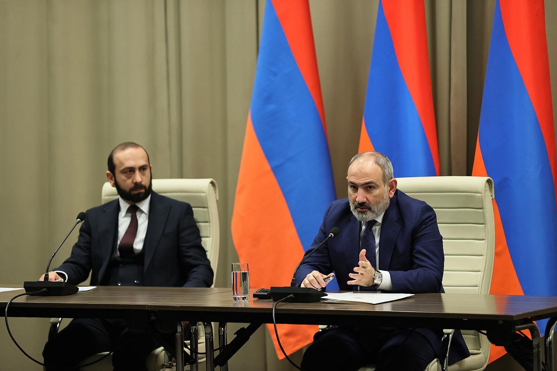 Премьер-министр Никол Пашинян встретился с центральным аппаратом Министерства иностранных дел и руководителями органов дипломатической службы РА в зарубежных странах (20 декабря 2022). Джермук - Sputnik Արմենիա, 1920, 20.12.2022