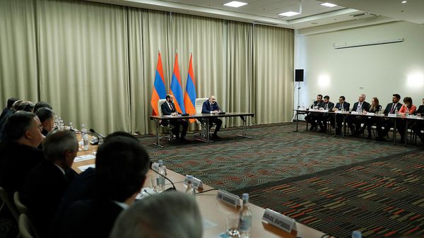 ՀՀ վարչապետ Նիկոլ Փաշինյանը Ջերմուկում հանդիպում է ունեցել Արտաքին գործերի նախարարության կենտրոնական ապարատի և օտարերկրյա պետություններում ՀՀ դիվանագիտական ծառայության մարմինների ղեկավարների հետ - Sputnik Արմենիա