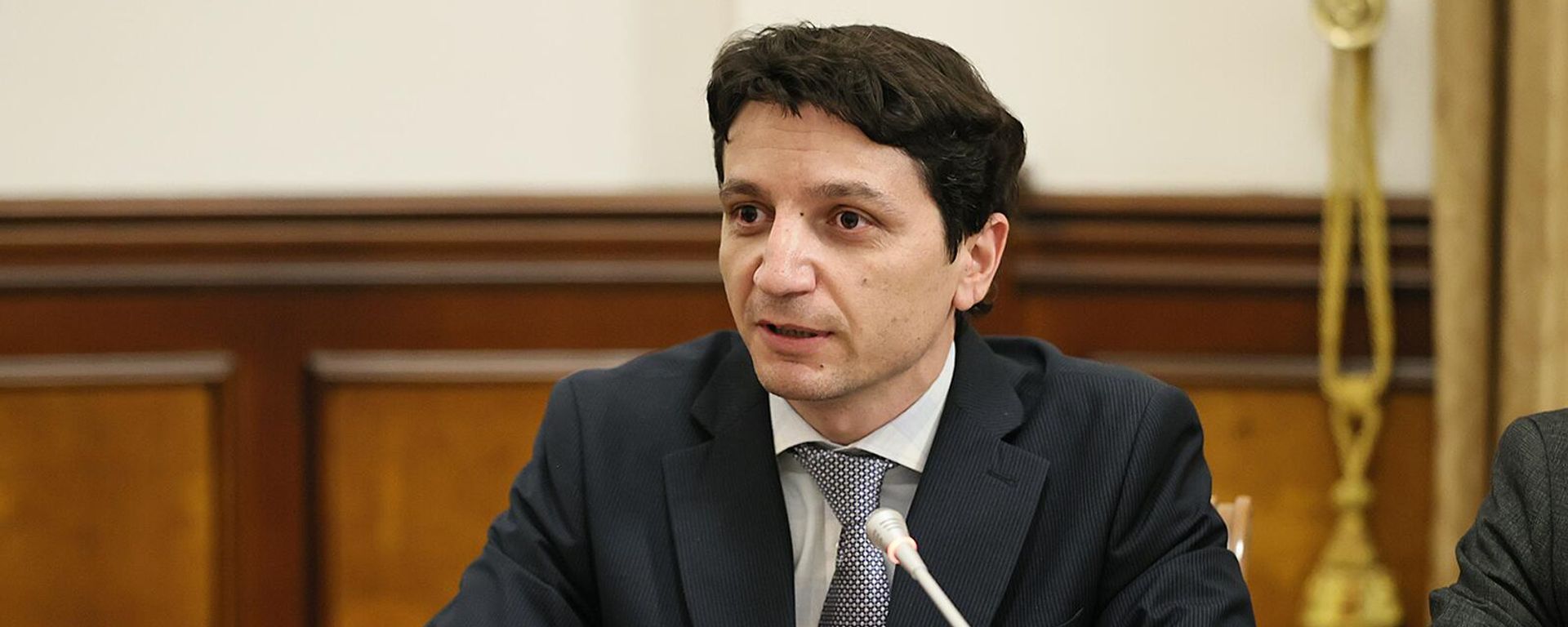 Премьер-министр Никол Пашинян представил аппарату министерства финансов новоназначенного министра Ваге Ованнисяна (20 декабря 2022). Еревaн - Sputnik Армения, 1920, 27.04.2023