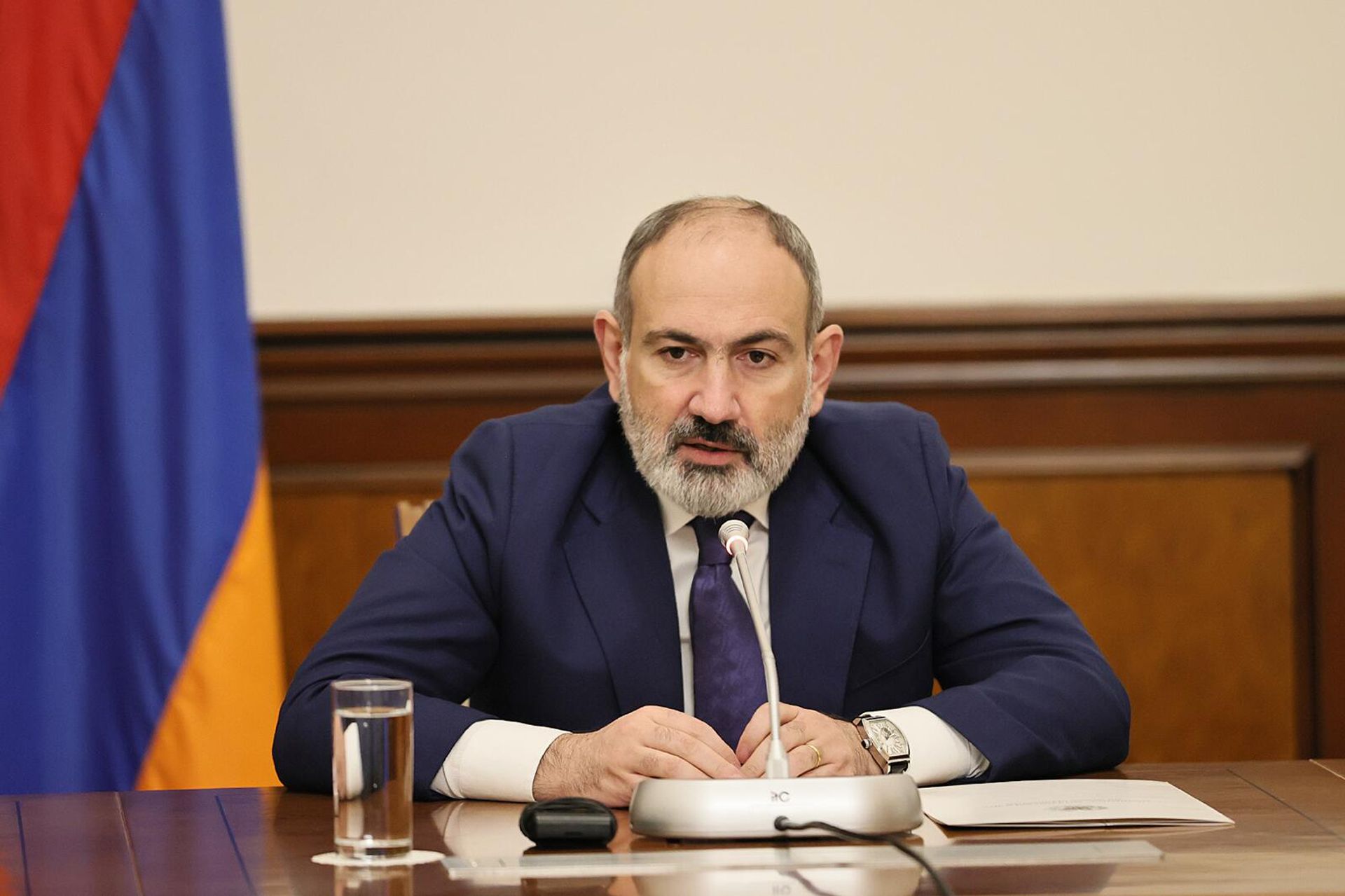 Премьер-министр Никол Пашинян представил аппарату министерства финансов новоназначенного министра Ваге Ованнисяна (20 декабря 2022). Еревaн - Sputnik Армения, 1920, 20.12.2022