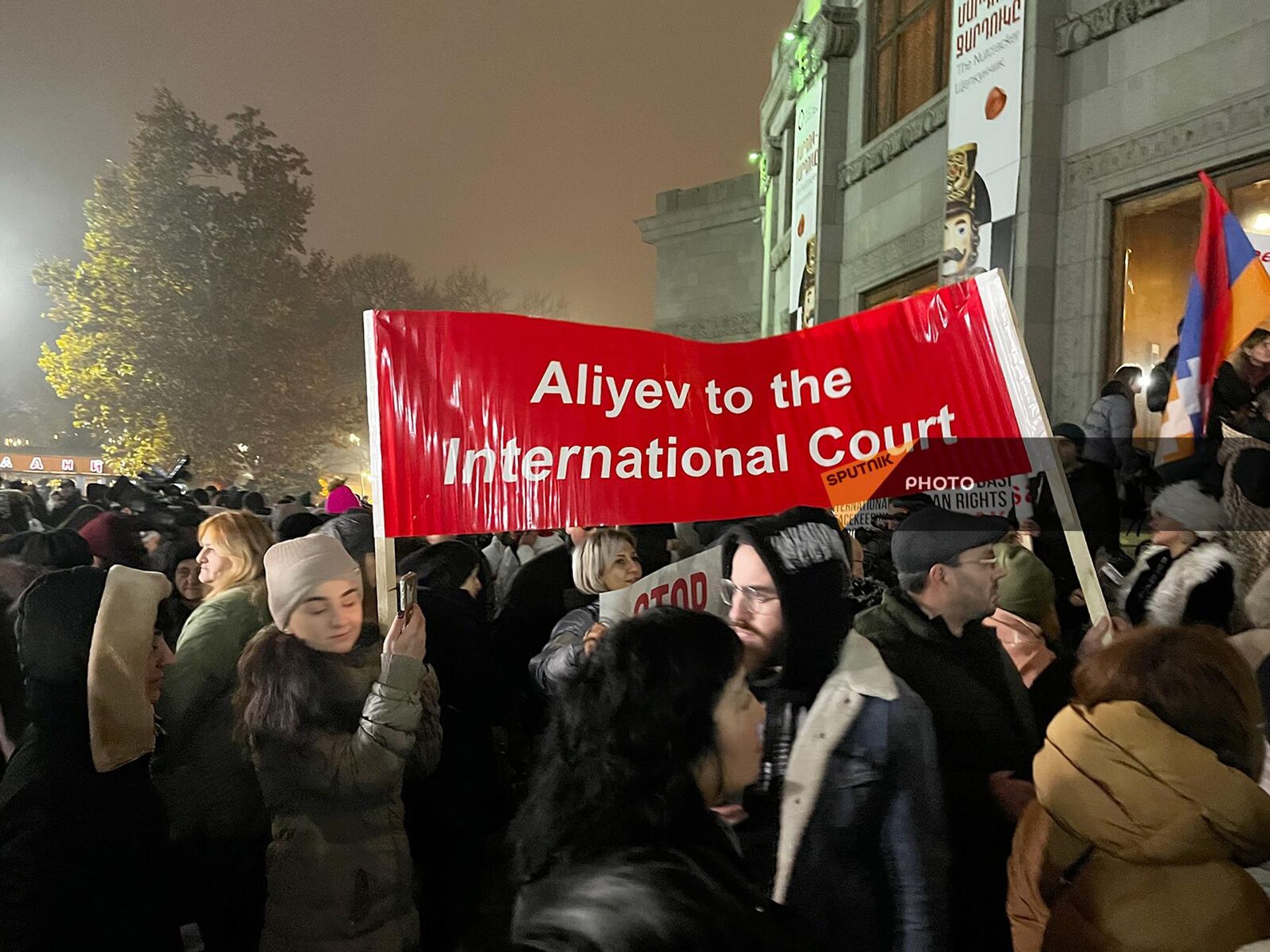 Акция протеста граждан Армении и Нагорного Карабаха с требованием заставить Азербайджан открыть дорогу Степанакерт–Горис на площади Свободы (20 декабря 2022). Еревaн - Sputnik Արմենիա, 1920, 20.12.2022