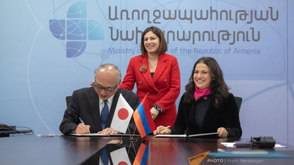 ՀՀ–ում Ճապոնիայի դեսպան Ֆուկուշիմա Մասանորին, Անահիտ Ավանեսյանն ու «Ազնավուր» հիմնադրամի տնօրեն Քրիստինա Ազնավուրը - Sputnik Արմենիա