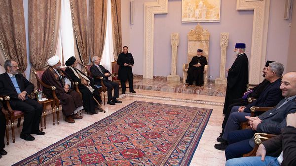 Католикос Гарегин II принял спикеров форума Религии-гарантия мирного сосуществования наций (22 декабря 2022). Эчмиадзин - Sputnik Армения