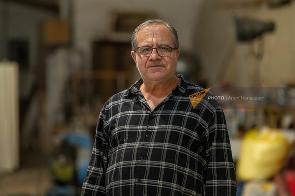 Главный художник Национального академического театра оперы и балета Аветис Барсегян на репетиции Опера-Бала - Sputnik Армения