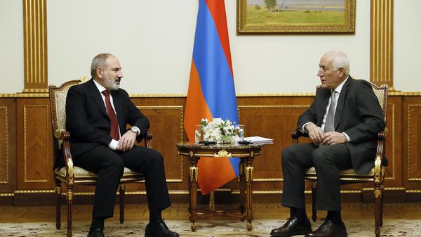 Встреча премьер-министра Никола Пашиняна и президента Ваагна Хачатуряна (22 декабря 2022). Еревaн - Sputnik Армения