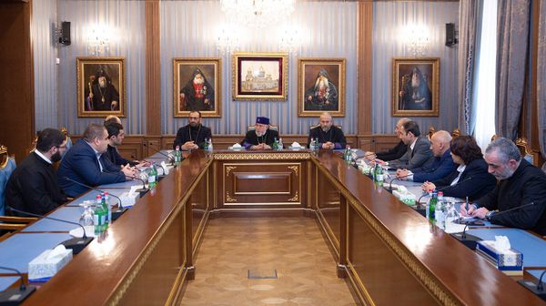 Католикос Гарегин II принял делегацию из Нагорного Карабаха по окончании молитвы о мире и поддержке во имя Арцаха (25 декабря 2022). Эчмиадзин - Sputnik Армения