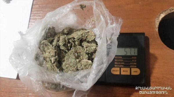 Сотрудники пенитенциарной системы предотвратили попытку ввоза наркотиков в крупном размере в колонию Нубарашен (26 декабря 2022). Ереван - Sputnik Армения