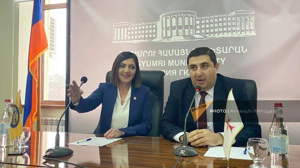 Էլեն Ասատրյանն ու Գյումրու քաղաքապետը - Sputnik Արմենիա
