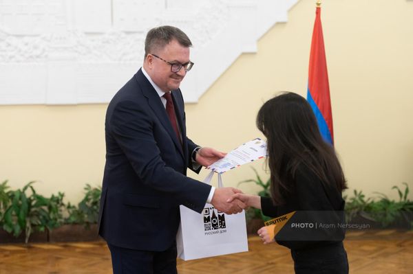 Торжественная церемония награждения победителей и участников XIII Республиканского конкурса Лучший учитель русского языка Армении 2022 года (26 декабря 2022). Еревaн Торжественная церемония награждения победителей и участников XIII Республиканского конкурса Лучший учитель русского языка Армении 2022 года (26 декабря 2022). Еревaн - Sputnik Армения