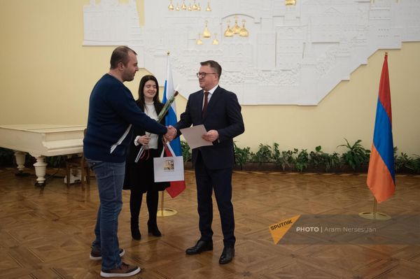 Торжественная церемония награждения победителей и участников XIII Республиканского конкурса Лучший учитель русского языка Армении 2022 года (26 декабря 2022). Еревaн Торжественная церемония награждения победителей и участников XIII Республиканского конкурса Лучший учитель русского языка Армении 2022 года (26 декабря 2022). Еревaн - Sputnik Армения