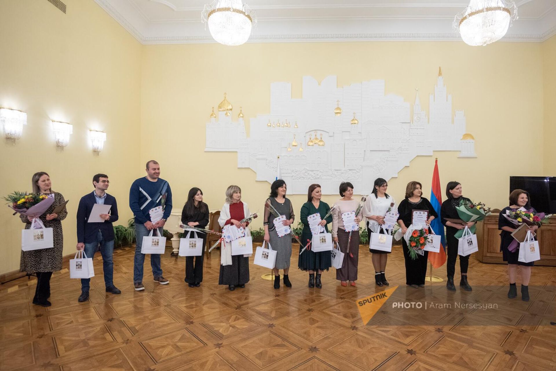 Торжественная церемония награждения победителей и участников XIII Республиканского конкурса Лучший учитель русского языка Армении 2022 года (26 декабря 2022). Еревaн Торжественная церемония награждения победителей и участников XIII Республиканского конкурса Лучший учитель русского языка Армении 2022 года (26 декабря 2022). Еревaн - Sputnik Армения, 1920, 26.12.2022