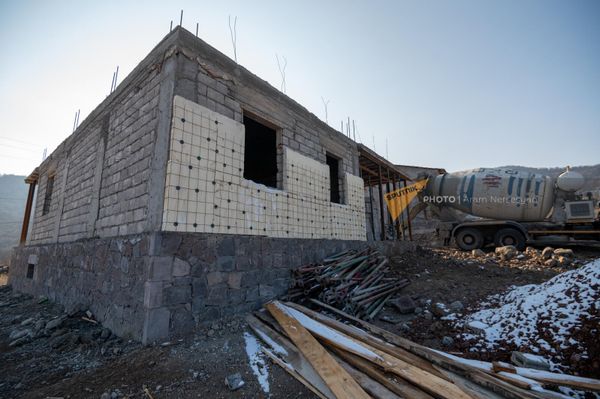 Строящийся дом в новом квартале села Шурнух, Сюникская область Строящийся дом в новом квартале села Шурнух, Сюникская область - Sputnik Армения