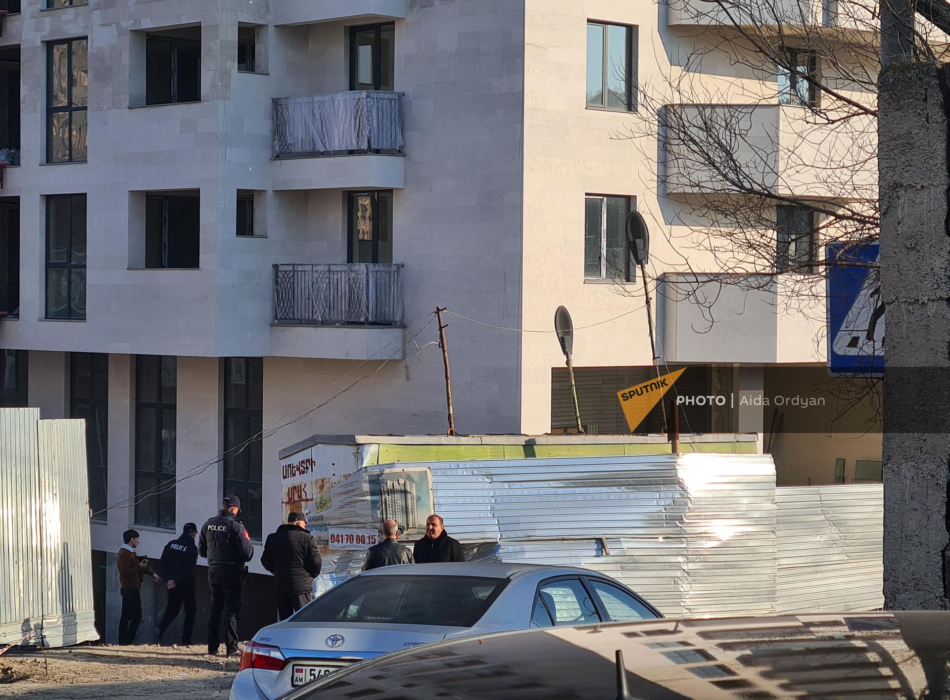 Потерявший управление автобус врезался в ограждение на улице Царав Ахпюр (1 января 2023). Еревaн - Sputnik Արմենիա, 1920, 01.01.2023
