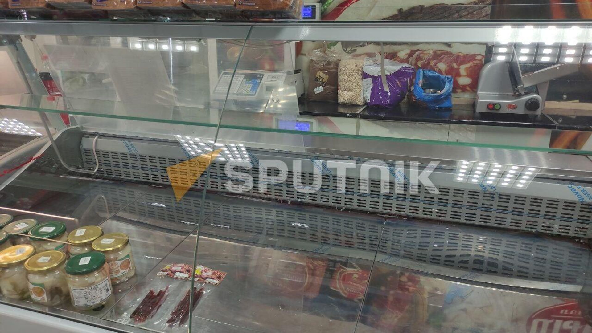 Полупустые прилавки магазинов в Карабахе - Sputnik Արմենիա, 1920, 03.01.2023