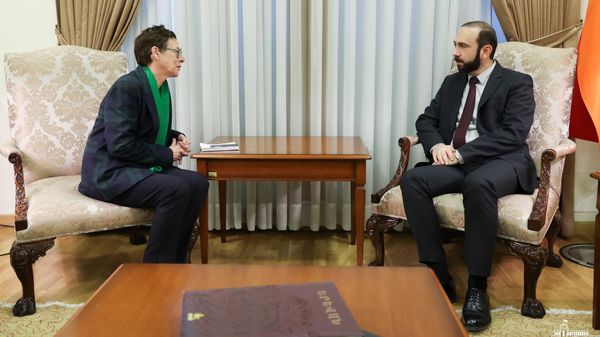 Министр иностранных дел Арарат Мирзоян принял посла Франции Анн Луйо (5 января 2023). Еревaн - Sputnik Армения