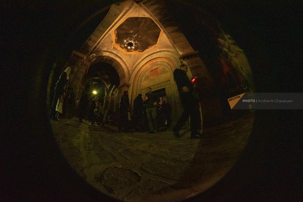 Святая литургия Чрагалуйц в церкви Сурб Геворг - Sputnik Армения