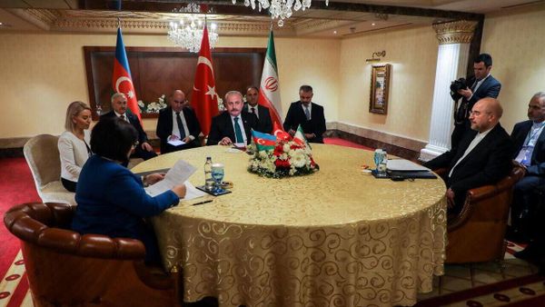 Спикеры парламентов Ирана, Турции и Азербайджана провели встречу на полях заседания Азиатской Парламентской ассамблеи (АПА), проходящего в Анталье (9 января 2023). Турция - Sputnik Армения